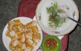 Cháo sườn non hấp dẫn bên lề đường