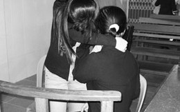 Thắt lòng phiên xử người mẹ bán trinh con gái cho đại gia