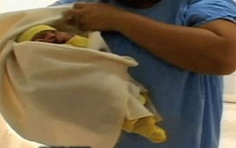 Bé 10 tuổi... sinh con khỏe mạnh