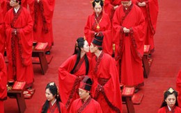 “Rực lửa” đám cưới tập thể theo kiểu cổ đại 