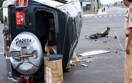 Xe biển đỏ lăn nhiều vòng, 5 quân nhân bị thương