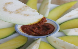 Làm ổi và xoài ngâm chua ngọt