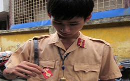 Bị truy đuổi, giang hồ đất Cảng bóp cổ cảnh sát