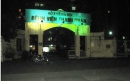 Mang hung khí đến cổng bệnh viện "nói chuyện"