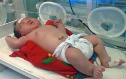 Bé sơ sinh 'khủng' ở Quảng Bình