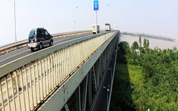 Chồng thẳng tay ném vợ xuống sông từ trên cầu Thăng Long