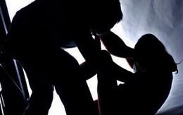 Thiếu nữ 16 tuối tố cha dượng “hờ” chuốc thuốc mê rồi cưỡng hiếp