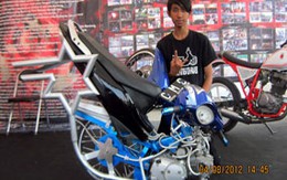 Lạ lùng xe máy có thể gập làm đôi