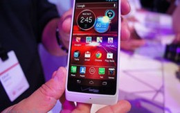 Bộ 3 điện thoại màn hình tràn mép của Motorola