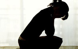 Dụ thiếu nữ đi khám thai, rồi cưỡng hiếp