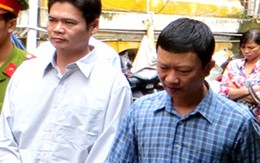Đại gia ngâm 2 con hổ trong bình rượu