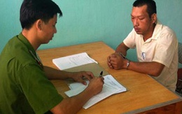 Trùm chăn vào mặt vợ, ép quan hệ tình dục