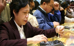 Giá vàng vọt mạnh lên 45,6 triệu đồng/lượng