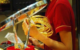 Giá vàng giảm, đôla tăng mạnh