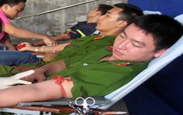 "Giọt máu nghĩa tình vì đồng đội thân yêu"