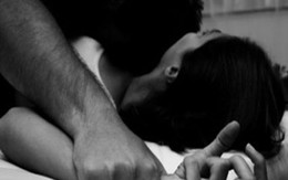 Làm chuyện đồi bại với vợ bạn trên ghe