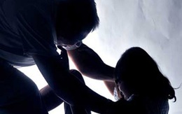 Bố nhẫn tâm hiếp dâm con gái 7 tuổi