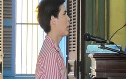 Chui lỗ thông gió vào "yêu" người tình nhí