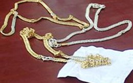 Thủ đoạn xảo quyệt của cô giáo trộm vàng học sinh