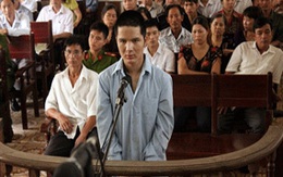 Mối tình bi thương giữa cô chủ quán karaoke với "phi công"