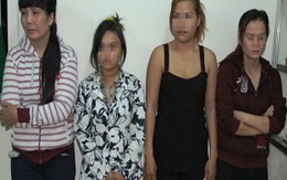 Bắt tại trận 2 gái mại dâm đang "mây mưa" với khách