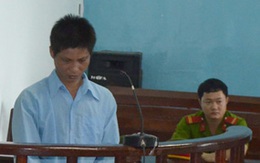 "Dê cụ" dụ hai bé gái xem “phim đen” rồi hiếp dâm