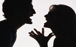 Ghen cuồng bạo vì vợ vì không cho xem tin nhắn