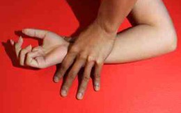 Xem phim “tươi mát” rồi cưỡng bức phụ nữ tại công sở