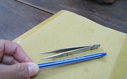 Nam thanh niên nuốt kẹp sắt dài 12 cm 