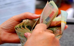 Dùng ghế đánh sếp trọng thương vì chậm lương