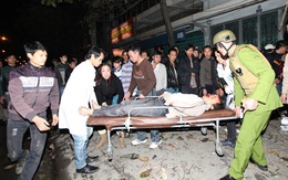 Ô tô, xe máy đâm nhau liên hoàn 