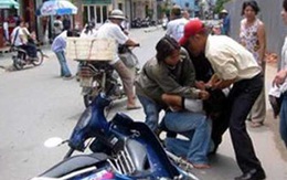 Bị trộm đồ khi dừng đèn đỏ
