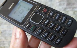 Được cướp trả lại điện thoại vì không bán được