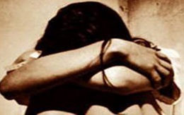 Dụ thiếu nữ uống say rồi hiếp dâm tập thể