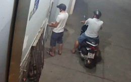 2 tên trộm bị bắt quả tang bẻ khóa cửa