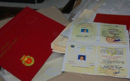 Khởi tố thêm ba đối tượng làm bằng giả 
