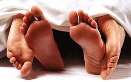 Rủ đi chơi rồi đưa bé gái về nhà 'làm chuyện người lớn'
