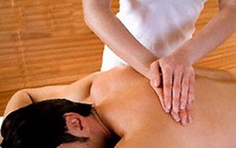 Vừa massage vừa trộm tài sản của khách