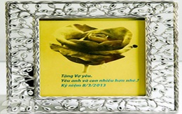 8/3: Bất ngờ với thiệp vàng 24k 