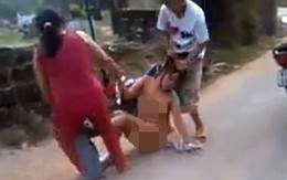 Vụ “lột sạch đồ một phụ nữ đánh ghen” : Khởi tố bị can