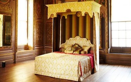 Chiếc giường Hoàng gia của đại gia Lê Ân có giá trị lên tới  6 tỷ đồng khi về Việt Nam
