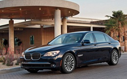 Xe sang BMW đột ngột giảm giá tới 800 triệu