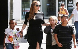 Angelina Jolie 'thả rông' xuống phố khoe ngực đầy khó tin