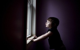 Thế giới bí ẩn của một bé gái 3 tuổi mắc bệnh tự kỷ