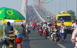 Dân miền Tây “cuồn cuộn” trở lại thành phố