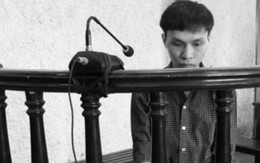 Không được tán cô chủ, gã làm công tạt axit cả nhà