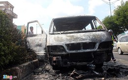 Sài Gòn: Xe chở 12 bệnh nhân cháy dữ dội