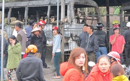 Hà Tĩnh: Cháy nhà gỗ, 3 ôtô bị thiêu rụi 