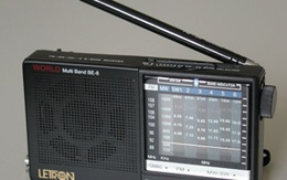 Một phụ nữ bị 'sập bẫy' kíp nổ gài trong radio
