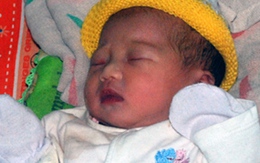 Phát hiện bé sơ sinh bị bỏ ngoài đồng